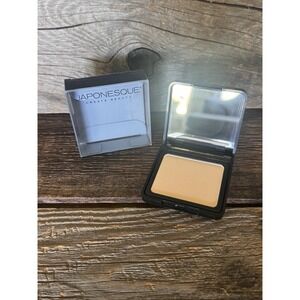 Japonesque‎ Kumadori Contour Highlighter Compact 01 Golden Pearl · Holiday Glow